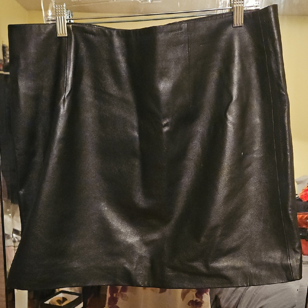 Elegant Black Leather Skirt